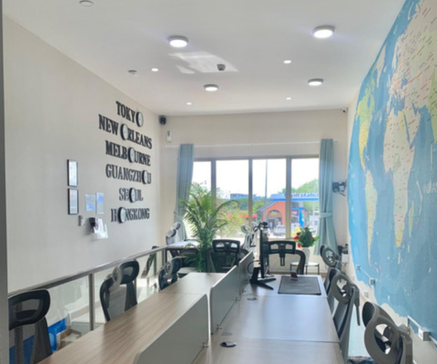 Shared desks and the world map